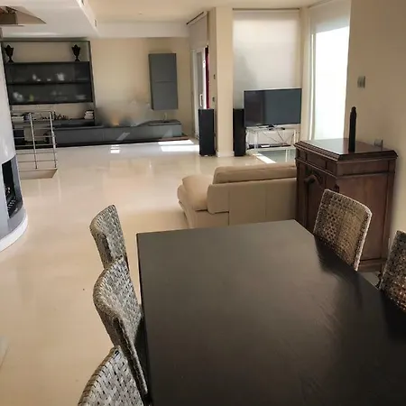 Atico-duplex Primera Linea De Playa En El Centro De Estepona